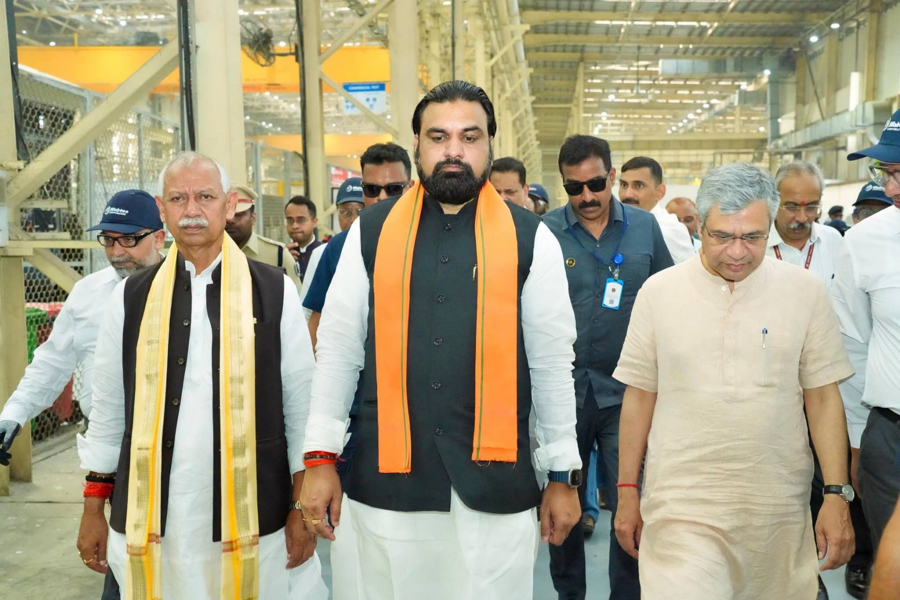 मढ़ौरा रेल कारखाने से गिनी गणराज्य को 51वां रेल इंजन रवाना मढ़ौरा रेल कारखाने से गिनी गणराज्य को 51वां रेल इंजन रवाना