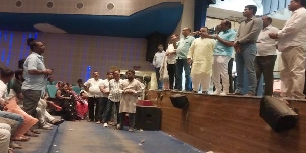 रिषड़ा नगरपालिका के अस्थायी सफाई कर्मचारी हड़ताल समाप्त कर काम पर लौटने को राजी