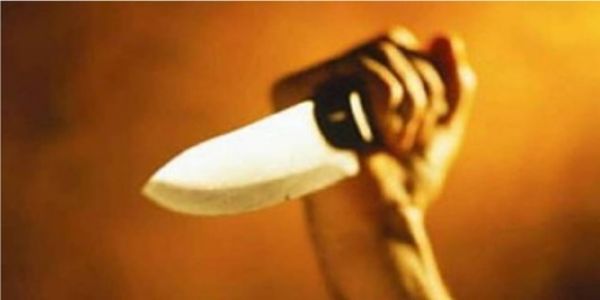 सिरफिरे युवक ने तीन लोगों के ऊपर चाकू से हमला कर खुद का गला काटा, गिरफ्तार