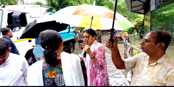 भारी बारिश से अलीपुर चिड़ियाघर में जलजमाव, पाइपलाइन लीकेज के बाद मौके पर पहुंचीं मंत्री अग्निमित्रा पाल