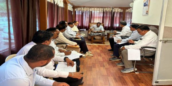 जशपुर जिले में लोक निर्माण विभाग के सचिव ने निर्माण कार्यों का किया निरीक्षण