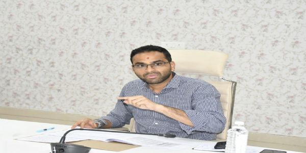 आईजीआरएस प्रकरणों के निस्तारण की समीक्षा में एसडीएम से लेकर तहसीलदार तक की दिखी लापरवाही, अब हाेंगे दंडित