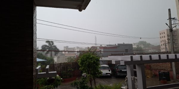 मौसम फिर पलटा, अजमेर में शाम को बरसात; तापमान गिरा, उमस बढ़ी