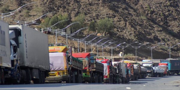 पाकिस्तान-अफगानिस्तान बॉर्डर बंद होने से व्यापारियों को अरबों रुपये का नुकसान