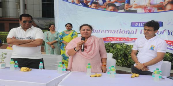 स्थायी समिति अध्यक्ष सत्या शर्मा ने नागरिकों से अच्छे स्वास्थ्य के लिए योग से जुड़ें रहने की अपील की