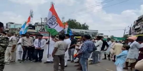 राजगढ़ः राज्यसभा नामांकन और नीट मुद्दे पर कांग्रेस-एनएसयूआई का प्रदर्शन, पुतला दहन की कोशिश नाकाम