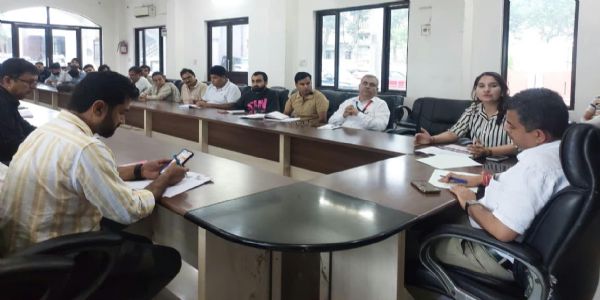 मिशन युवा की समीक्षा बैठक, लंबित मामलों के शीघ्र निपटारे के निर्देश