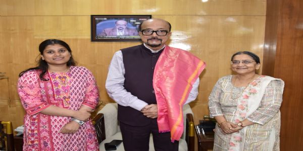 राज्यपाल डेका से सुप्रीम कोर्ट में छत्तीसगढ़ की स्टैंडिंग काउंसिल सुगंधा जैन ने की सौजन्य भेंट