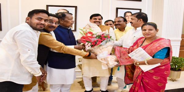 अनूपपुर: मुख्यमंत्री से मिले अनूपपुर विधायक और जनप्रतिनिधि, स्वास्थ्य सुविधाओं और जिले के विकास को लेकर सौंपा ज्ञापन