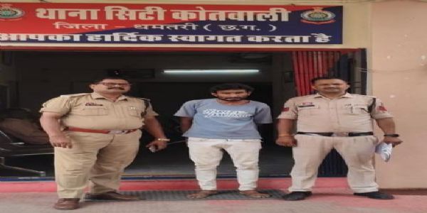 लिफ्ट मांगकर दोस्ती, फिर माेटरसाइकिल लेकर फरार