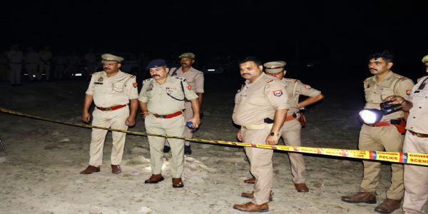 हापुड़ में 50 हजार का इनामी ढेर, सिपाही घायल