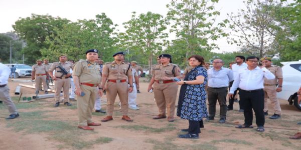 एडीजी ने महोबा में सीएम के प्रस्तावित कार्यक्रम स्थल की सुरक्षा व्यवस्था का लिया जायजा