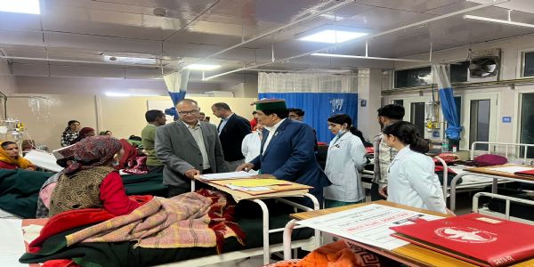 कैंसर अस्पताल में स्वास्थ्य मंत्री का औचक निरीक्षण, मरीजों से संवाद कर परखी स्वास्थ्य सुविधाएं
