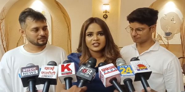 तकनीक के दौर में रिश्तों को जोड़ने का प्रयास है ‘आर्ट ऑफ मुक्ति’ : करिश्मा दुगर