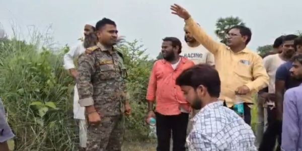 लापता युवक का पेड़ से लटका मिला शव, परिजनों ने लगाया हत्या का आरोप