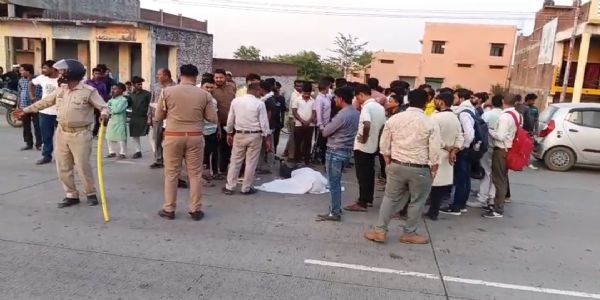 फतेहपुर में अज्ञात ट्रक की टक्कर से बाइक सवार की मौत