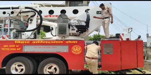 अग्निशमन विभाग को मिला आधुनिक हाइड्रोलिक प्लेटफॉर्म फायर टेंडर गाड़ी