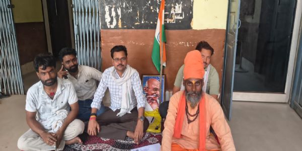 मुरैना: पार्षद का 43वें दिन भी जारी जनहित सत्याग्रह, सीएमओ के नोटिस के बाद भी रिकॉर्ड नहीं मिला