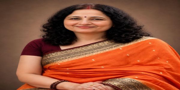 सोशल मीडिया-वरदान भी, चुनौती भी (लेखिका-पूनम झा)