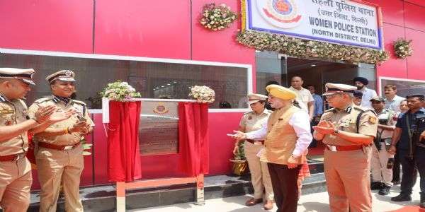 उत्तरी दिल्ली के सब्जी मंडी इलाके में राष्ट्रीय राजधानी के पहले महिला पुलिस स्टेशन का उद्घाटन करते दिल्ली के उपराज्यपाल तरनजीत सिंह संधू उत्तरी दिल्ली के सब्जी मंडी इलाके में राष्ट्रीय राजधानी के पहले महिला पुलिस स्टेशन का उद्घाटन करते दिल्ली के उपराज्यपाल तरनजीत सिंह संधू