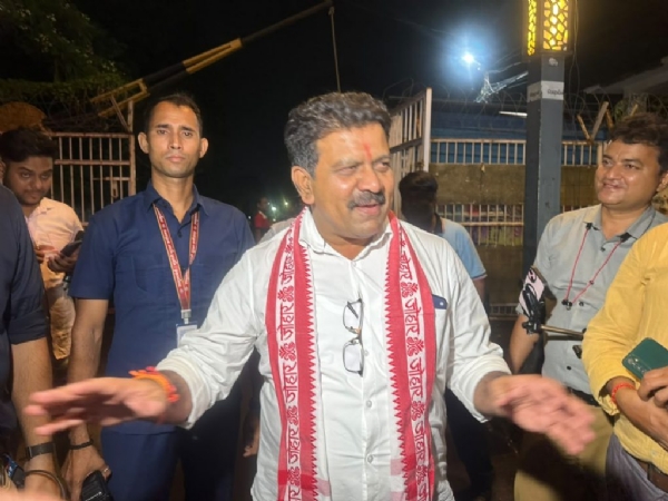 मैराथन बैठक के बाद बाहर निकलते उप मुख्यमंत्री विजय शर्मा मैराथन बैठक के बाद बाहर निकलते उप मुख्यमंत्री विजय शर्मा