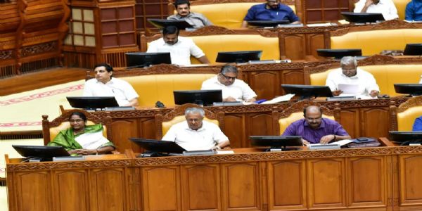 केरल विधानसभा के अंदर की तस्वीर केरल विधानसभा के अंदर की तस्वीर