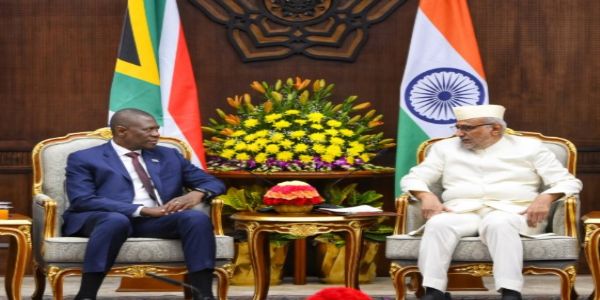 नई दिल्ली में मंगलवार को उपराष्ट्रपति भवन में दक्षिण अफ्रीका के उपराष्ट्रपति शिपोकोसा पॉलस माशातिले से मुलाकात करते उपराष्ट्रपति सी.पी. राधाकृष्णन। नई दिल्ली में मंगलवार को उपराष्ट्रपति भवन में दक्षिण अफ्रीका के उपराष्ट्रपति शिपोकोसा पॉलस माशातिले से मुलाकात करते उपराष्ट्रपति सी.पी. राधाकृष्णन।
