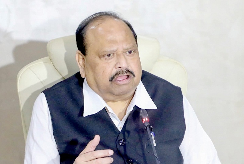 कैबिनेट की बैठक में लिए गए निर्णयों की जानकारी देते हुए मंत्री काश्यप कैबिनेट की बैठक में लिए गए निर्णयों की जानकारी देते हुए मंत्री काश्यप