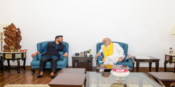 गृहमंत्री अमित शाह से मुलाकात करते रवि लामिछाने