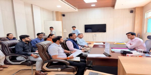 जनगणना 2027 के हाउस लिस्टिंग कार्यों में तेजी लाएं पदाधिकारी कर्मी : नगर आयुक्त