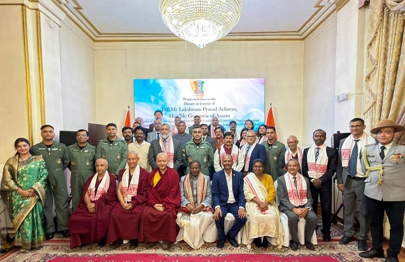 भगवान बुद्ध के प्रमुख शिष्यों के पवित्र अवशेष मंगोलिया पहुंचने पर आयोजित समारोह का सामूहिक चित्र भगवान बुद्ध के प्रमुख शिष्यों के पवित्र अवशेष मंगोलिया पहुंचने पर आयोजित समारोह का सामूहिक चित्र