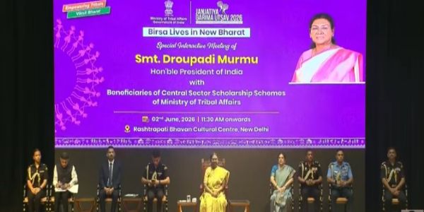 नई दिल्ली में मंगलवार को राष्ट्रपति भवन में ‘जनजातीय गरिमा उत्सव’ के तहत आयोजित ‘नव भारत में बिरसा की जीवंत विरासत सप्ताह’ के विशेष संवाद कार्यक्रम में राष्ट्रपति द्रौपदी मुर्मु एवं राष्ट्रपति सचिवालय के अधिकारी। नई दिल्ली में मंगलवार को राष्ट्रपति भवन में ‘जनजातीय गरिमा उत्सव’ के तहत आयोजित ‘नव भारत में बिरसा की जीवंत विरासत सप्ताह’ के विशेष संवाद कार्यक्रम में राष्ट्रपति द्रौपदी मुर्मु एवं राष्ट्रपति सचिवालय के अधिकारी।