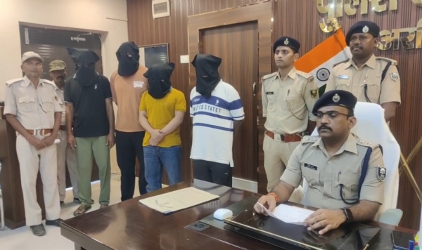अररिया फोटो:एसपी पीसी में जानकारी देते