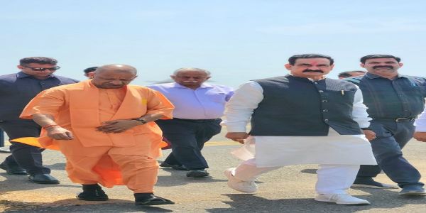 मुख्यमंत्री योगी ने किया मां बगलामुखी का दर्शन-पूजन