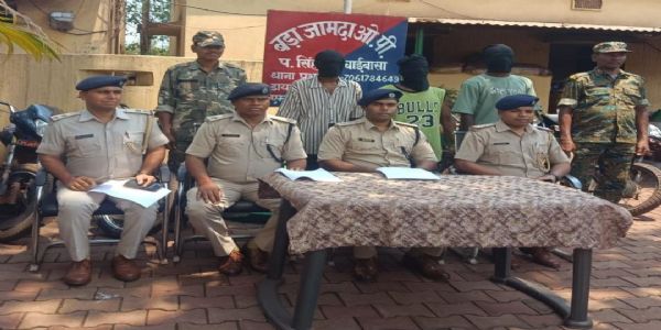 पश्चिमी सिंहभूम में मोटरसाइकिल चोरी गिरोह का भंडाफोड़, तीन आरोपित गिरफ्तार, सात वाहन बरामद