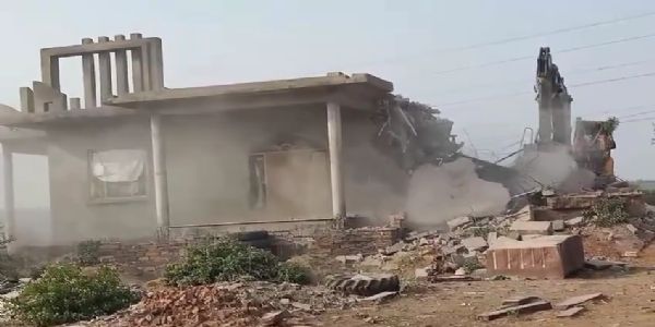 भीलवाड़ा में एमडी ड्रग फैक्ट्री पर चला बुलडोजर, अवैध फार्म हाउस ध्वस्त