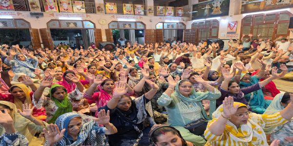 युवावस्था से ही करना चाहिए भजन, सत्संग और सद्कर्मों की शुरुआत: संत लोकेश