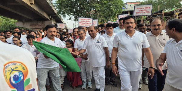 चार हजार लोगों ने पांच किमी. योग जागरूकता रैली में लिया हिस्सा, विधायक व जिलाधिकारी ने दिखाई हरी झंडी