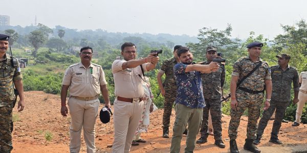पुलिस के फायरिंग टेस्ट में डीसी-एसएसपी ने साधा निशाने पर सटीक वार