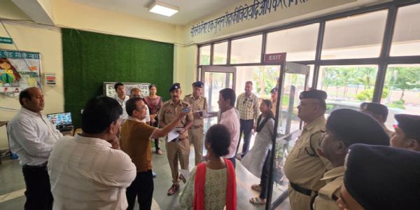 नीट परीक्षा की तैयारियों का मॉक ड्रिल, कलेक्टर-एसपी ने परीक्षा केंद्रों पर तैयारियों का लिया जायजा