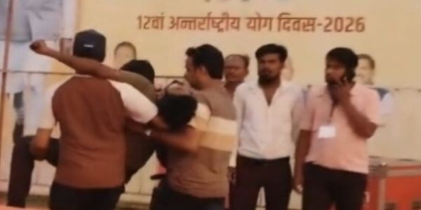जबलपुर : तेज अंधड़ से योग स्थल पर बड़ा हादसा, विशाल बोर्ड गिरने से 3 मजदूर घायल
