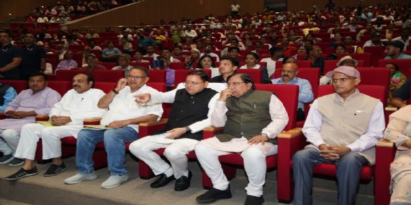 विभिन्न योजनाओं के माध्यम से किसानों को मिल रहा सीधा लाभ : धामी