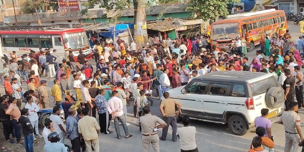 बलरामपुर : पानी टैंकर की चपेट में आने से 7 वर्षीय बालक की मौत, आक्रोशित परिजनों ने 3 घंटे तक किया एनएच जाम