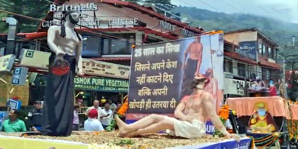 गुरु अर्जुन देव के शहीदी दिवस पर निकला भव्य नगर कीर्तन, गतका दल ने दिखाए हैरतअंगेज करतब