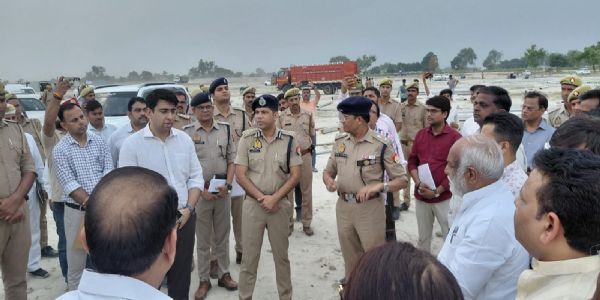 मुख्यमंत्री के कार्यक्रम की तैयारियों का जनप्रतिनिधियों एवं अधिकारियों ने लिया जायजा