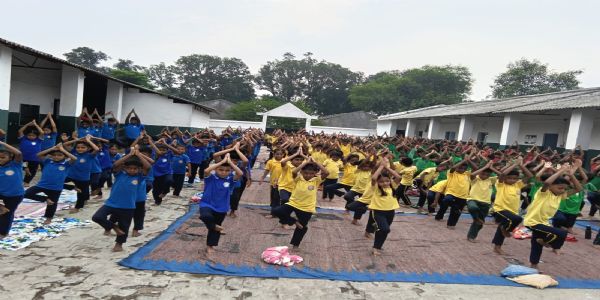 विद्या विहार पब्लिक स्कूल में योग दिवस का आयोजन