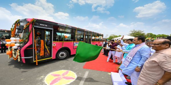 मुख्यमंत्री भजनलाल शर्मा ने जयपुर को 29 और भीलवाड़ा को 18 ई बसों की दी सौगात