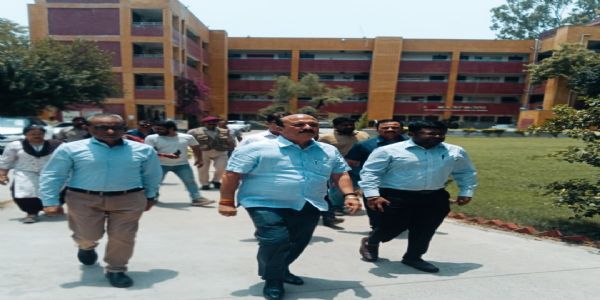 (लीड) नीट पुनर्परीक्षा की तैयारियों का जायजा लेने परीक्षा केंद्र पहुंचे शिक्षा मंत्री आशीष सूद