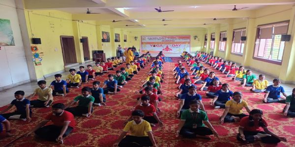 अंतरराष्ट्रीय योग दिवस के उपलक्ष्य में कलकत्ता पब्लिक स्कूल में तीन दिवसीय योग शिविर शुरू