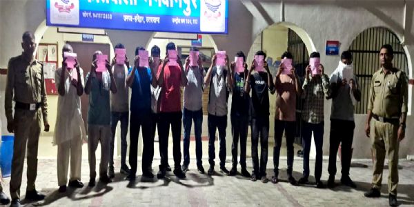 सार्वजनिक स्थल पर शराब पीकर हुड़दंग मचाने वाले 15 गिरफ्तार